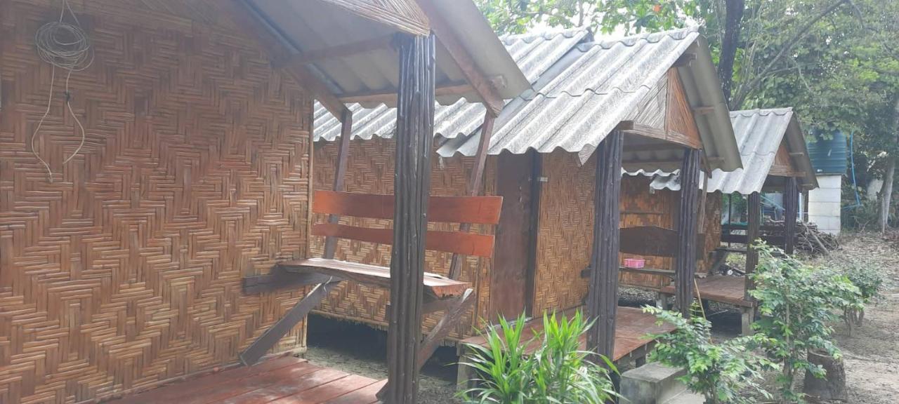 Chill Chill Long Beach Hostel Ko Lanta Esterno foto