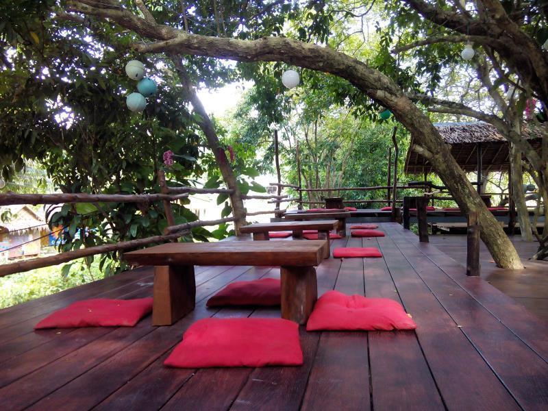 Chill Chill Long Beach Hostel Ko Lanta Esterno foto